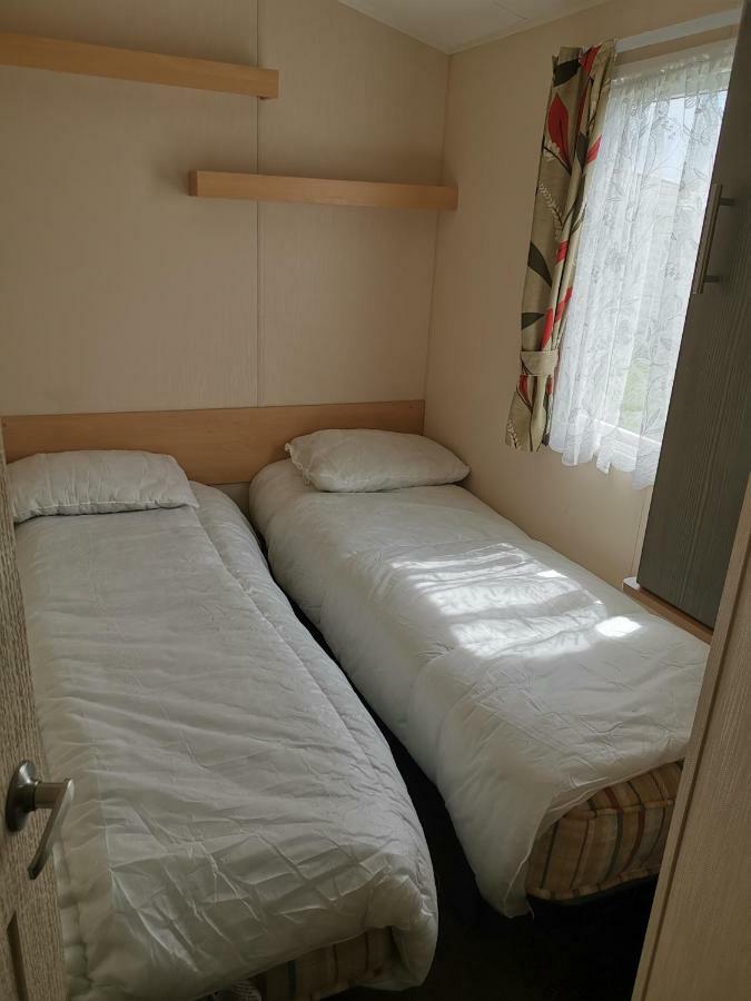 Caledonian Caravan Jaywick Sands Экстерьер фото